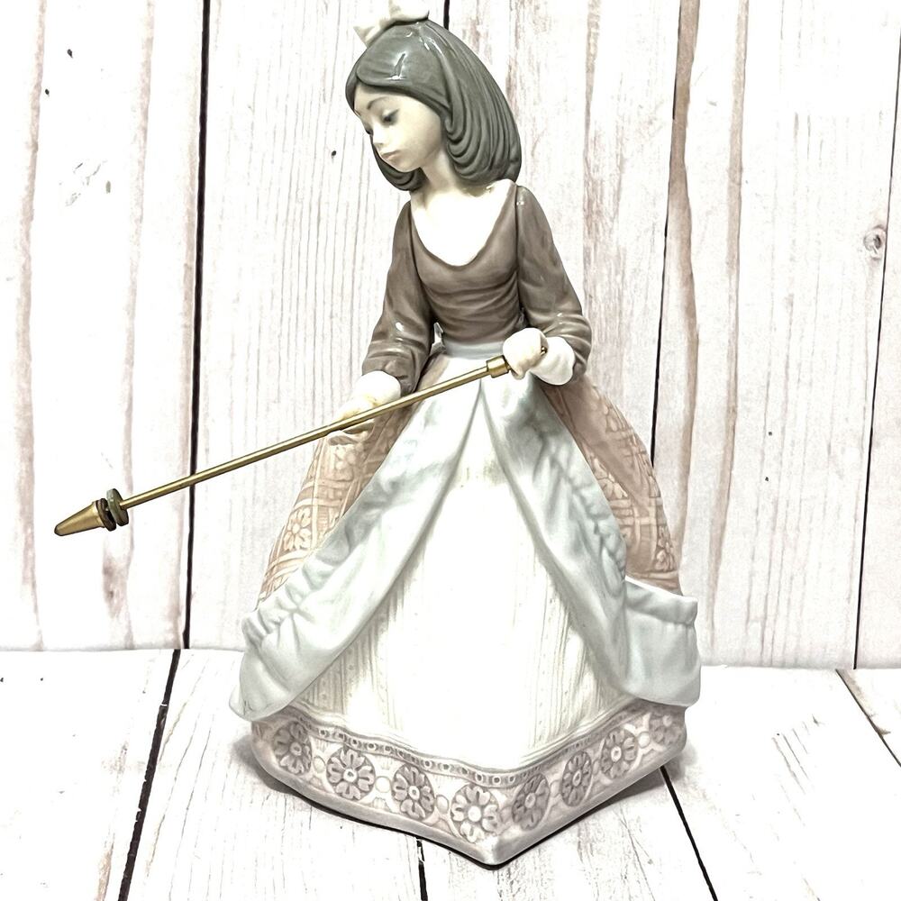 Retired Lladro 5210 Daisa 1983 Girl Bow Lace Parasol Figurine MISSING PARASOL